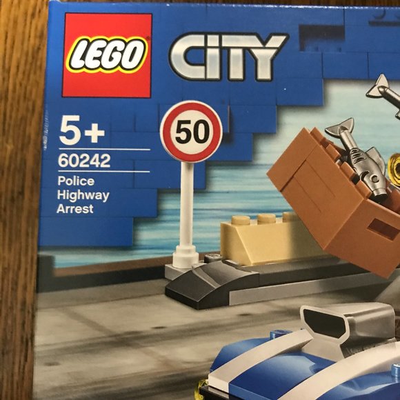 Lego City: Fire Helicopter and Police - Picture 5 of 5